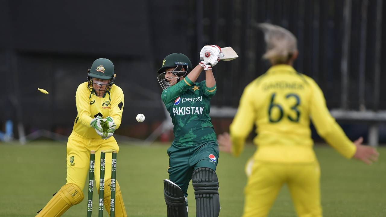 Iram Javed is bowled by Ashleigh Gardner, Australia vs Pakistan, 5th T20I, Ireland Tri-Nation Women's T20I series, Bready, July 23, 2022