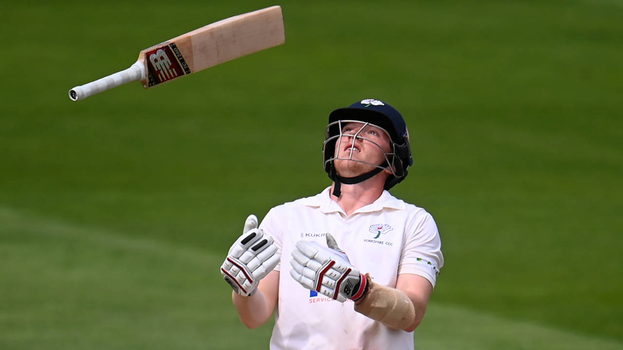 Dom Bess throws his bat up in frustration, LV= Insurance County Championship, Division 1, Somerset vs Yorkshire, Taunton, July 21, 2022