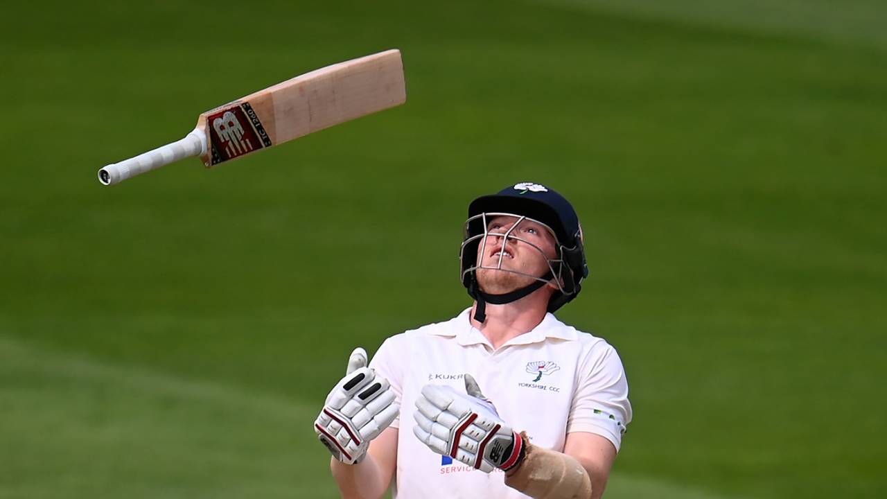 Dom Bess throws his bat up in frustration, LV= Insurance County Championship, Division 1, Somerset vs Yorkshire, Taunton, July 21, 2022