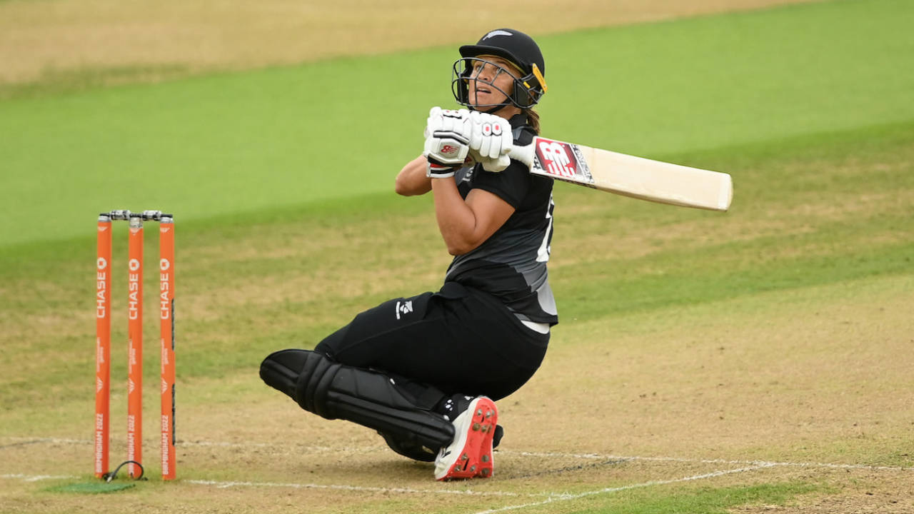 Suzie Bates brought out a number of innovative shots during the course of her 91 not out, New Zealand vs South Africa, Commonwealth Games, Birmingham, July 30, 2022