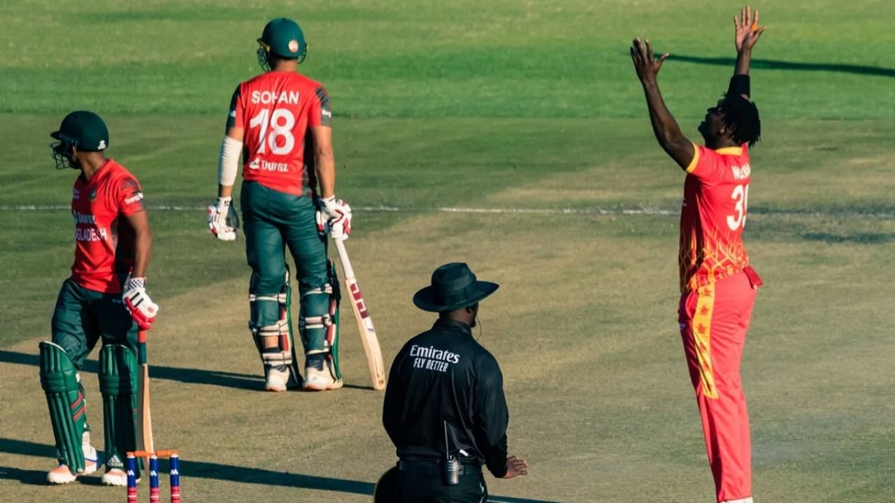 Richard Ngarava bowled a tight 19th over, Zimbabwe v Bangladesh, 1st T20I, Harare, July 30, 2022