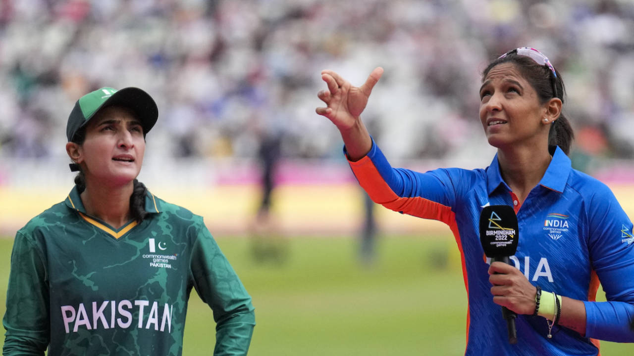 Bismah Maroof and Harmanpreet Kaur at the toss, India vs Pakistan, Commonwealth Games, Group A, Birmingham, July 31, 2022