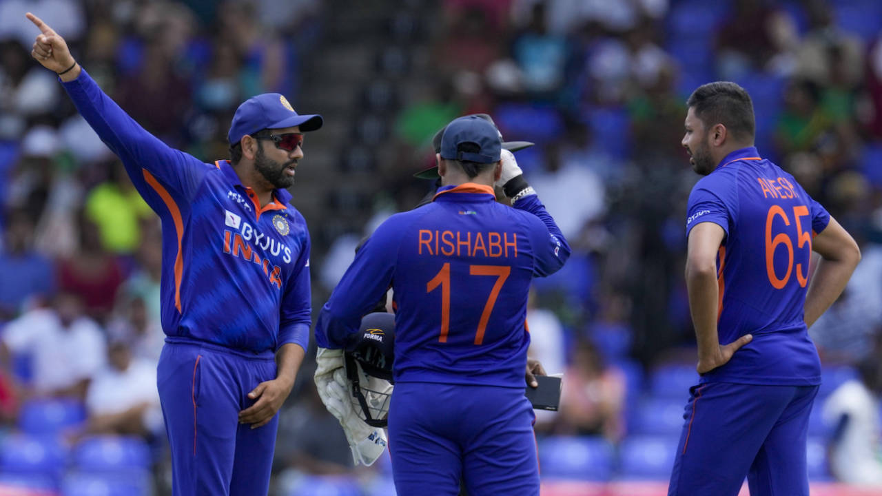 Rohit Sharma discusses things with team-mates Rishabh Pant and Avesh Khan, West Indies vs India, 3rd T20I, Basseterre, August 2, 2022