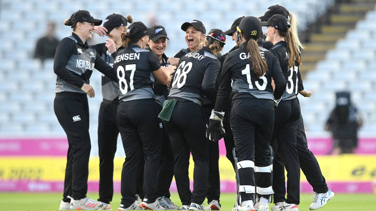 Team New Zealand celebrate a wicket, Sri Lanka vs New Zealand, Commonwealth Games 2022, Birmingham, August 2, 2022