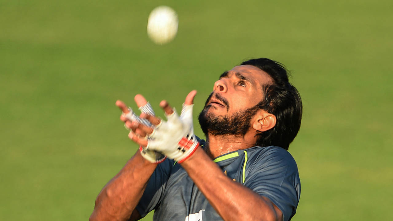 Hasan Ali catches a ball during a practice session, Rawalpingi, September 14, 2021