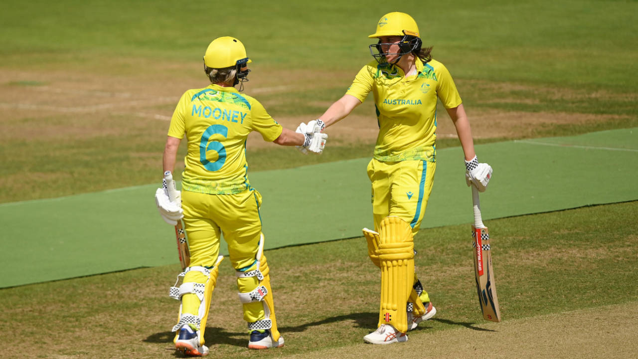 Not for the first time, Beth Mooney and Tahlia McGrath combined in a match-winning stand&nbsp;&nbsp;&bull;&nbsp;&nbsp;Getty Images