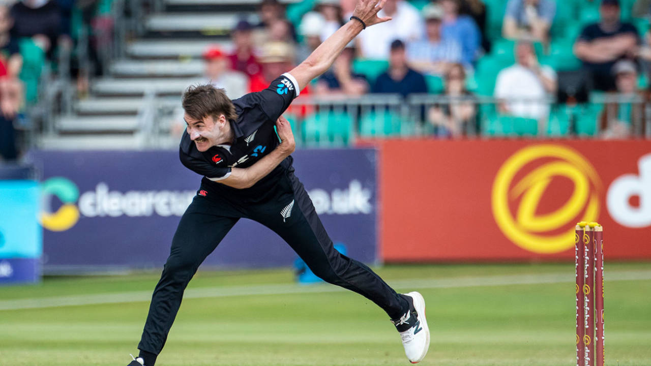 Blair Tickner runs in to bowl, Ireland vs New Zealand, 3rd ODI, Malahide, July 15, 2022