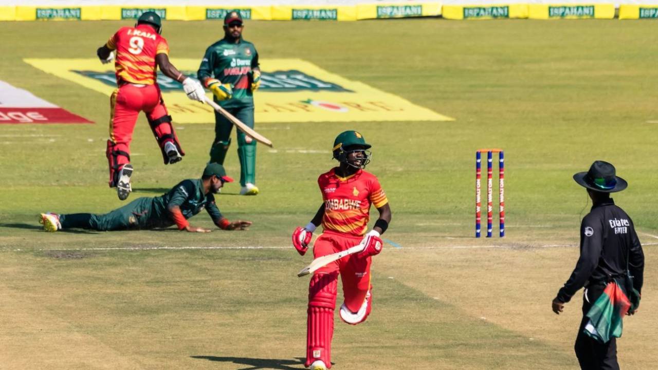 Innocent Kaia completes a single, Zimbabwe vs Bangladesh, 1st ODI, Harare, August 5, 2022