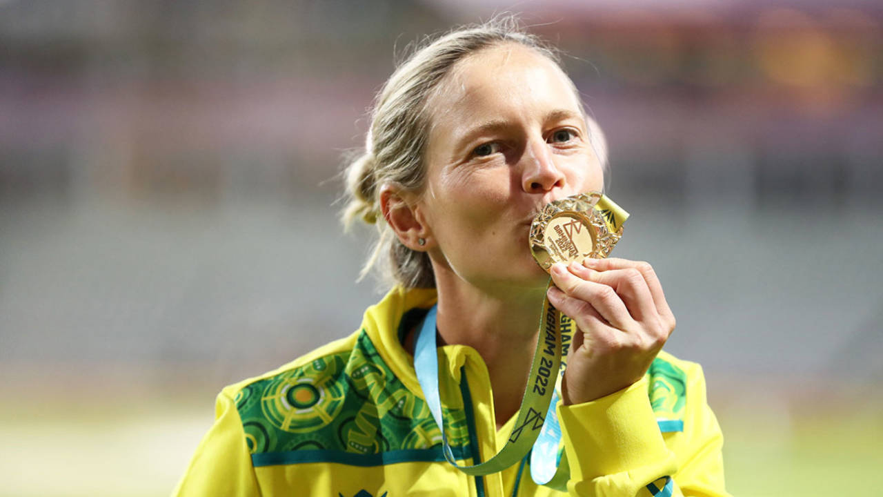Meg Lanning with her gold medal after winning the Commonwealth Games final&nbsp;&nbsp;&bull;&nbsp;&nbsp;Getty Images