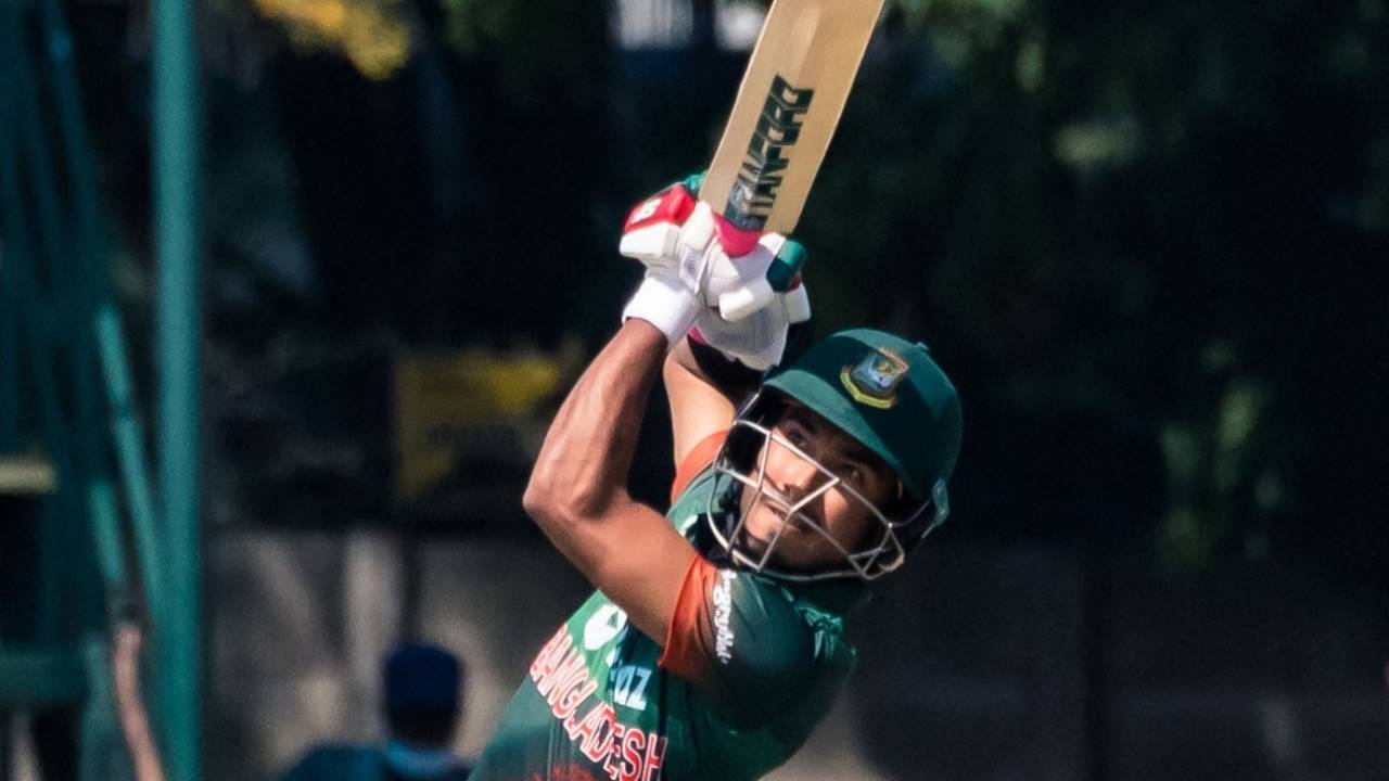 Straight bat, high elbows, and eyes on the ball: Afif Hossain lofts down the ground, Zimbabwe vs Bangladesh, 3rd ODI, Harare, August 10, 2022