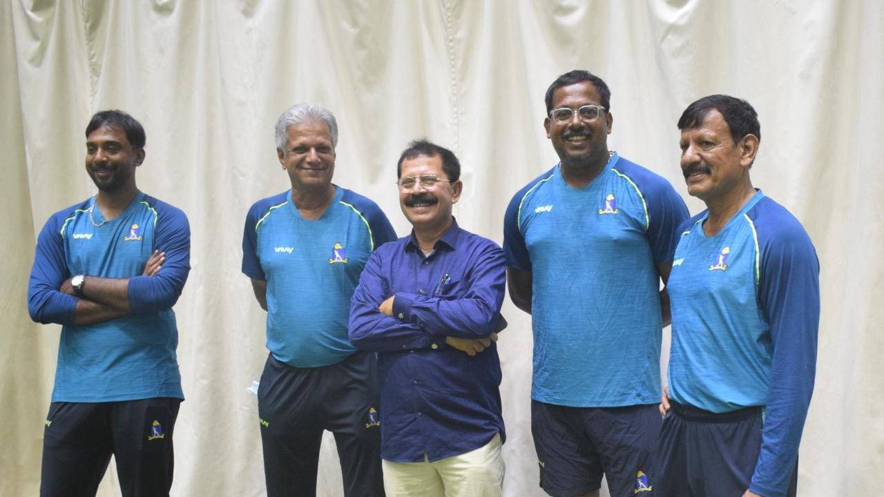 [L to R] Saurasish Lahiri, WV Raman, Debabrata Das, Shib Sankar Paul and Utpal Chatterjee at the Eden Gardens indoor facility, Kolkata, August 10, 2022