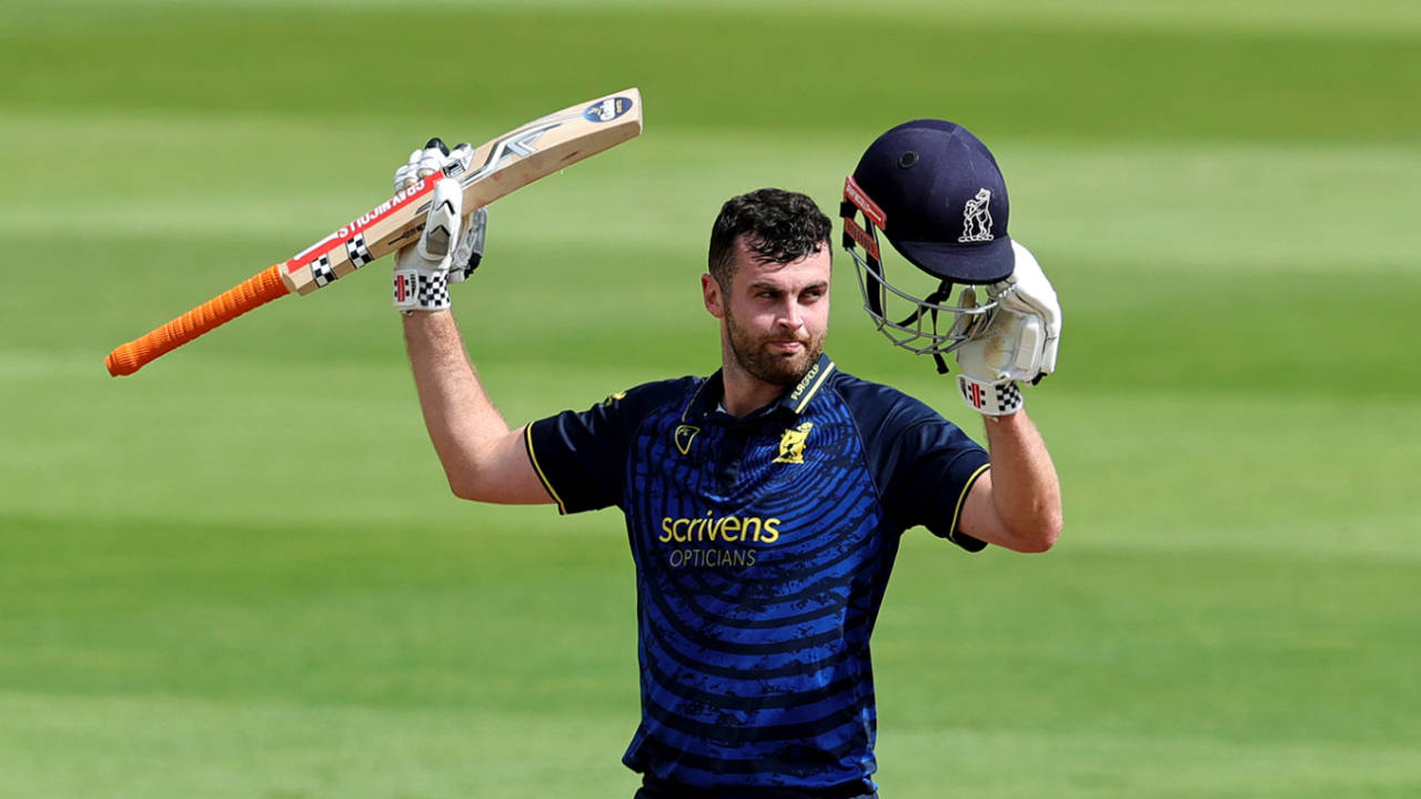 Dom Sibley acknowledges his hundred, Warwickshire vs Durham, Royal London Cup, Edgbaston, August 21, 2022