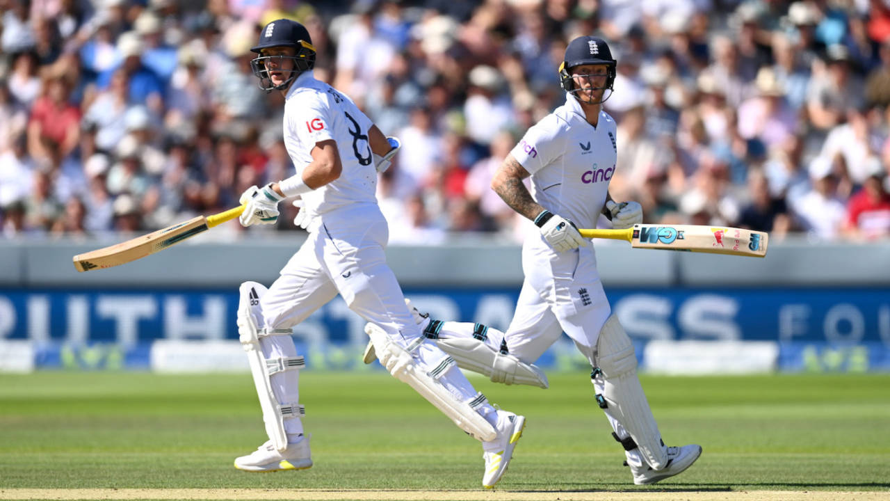Stuart Broad (left) and Ben Stokes cross while running, England vs South Africa, 1st Test, Lord's, London, 3rd day, August 19, 2022
