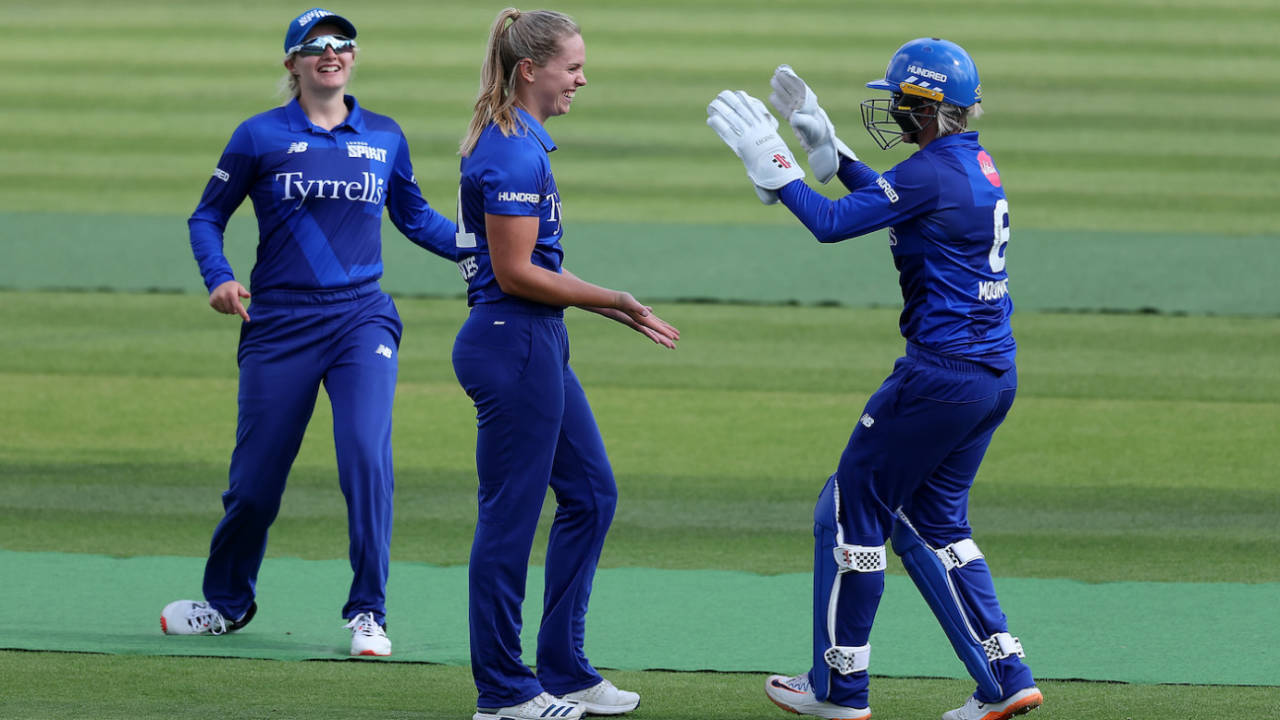 Freya Davies removed Tammy Beaumont and Annabel Sutherland off successive deliveries, London Spirit vs Welsh Fire, Women's Hundred, Lord's, August 24, 2022
