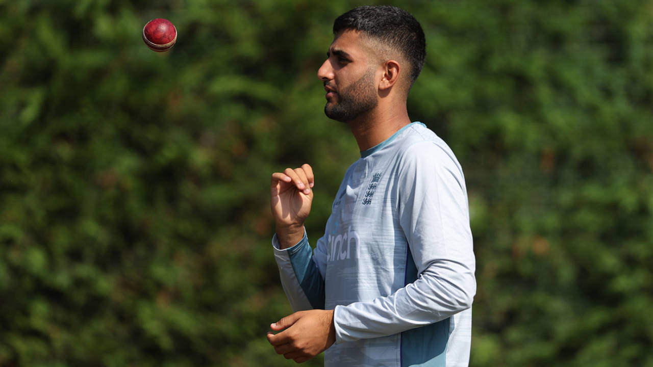 Yousef Majid tosses the ball at England Under-19s training, Derby, August 27, 2022
