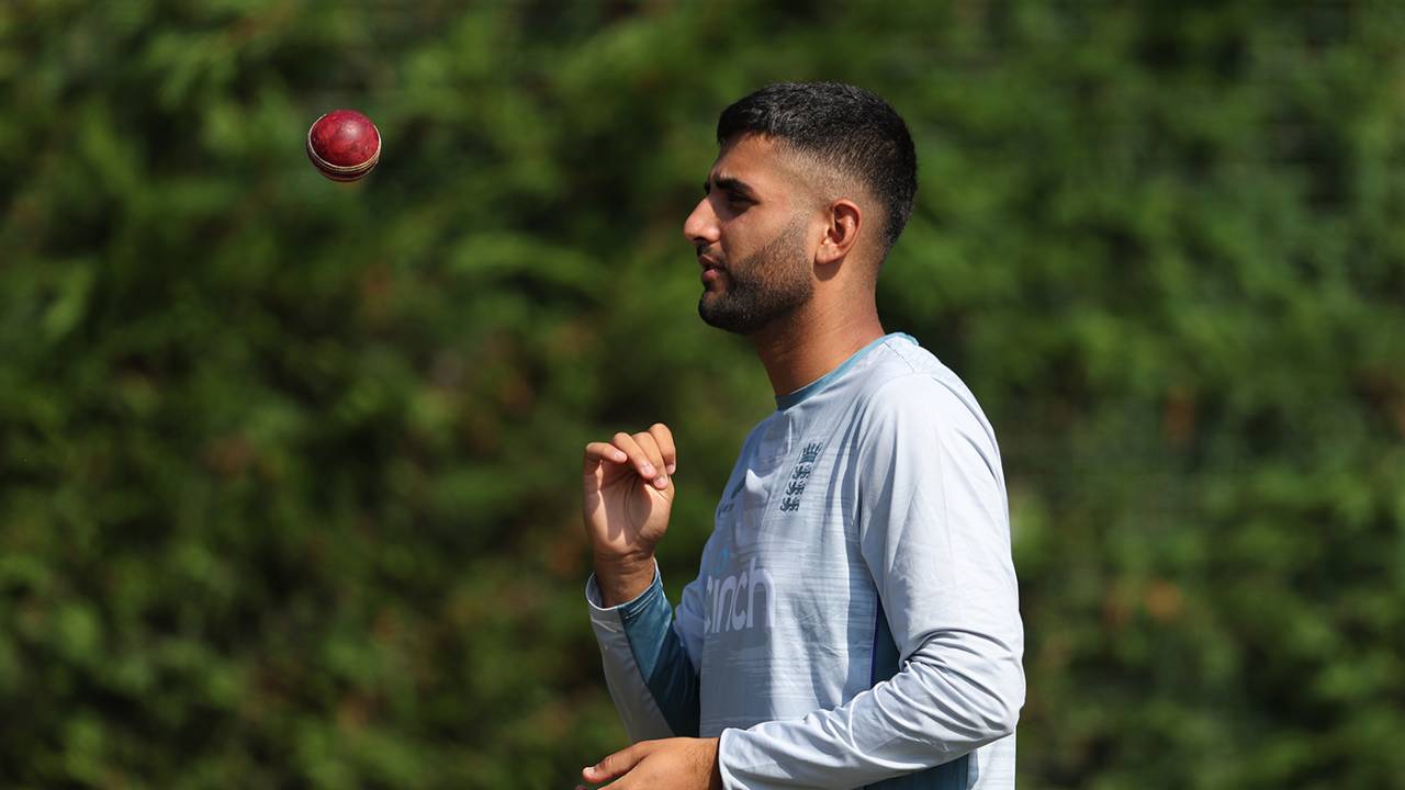 Yousef Majid tosses the ball at England Under-19s training, Derby, August 27, 2022