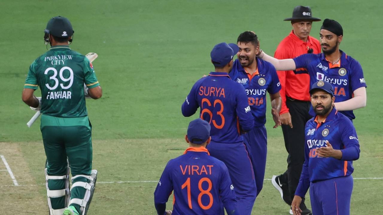 Avesh Khan celebrates Fakhar Zaman's wicket with his team-mates, India vs Pakistan, Asia Cup, Dubai, August 28, 2022