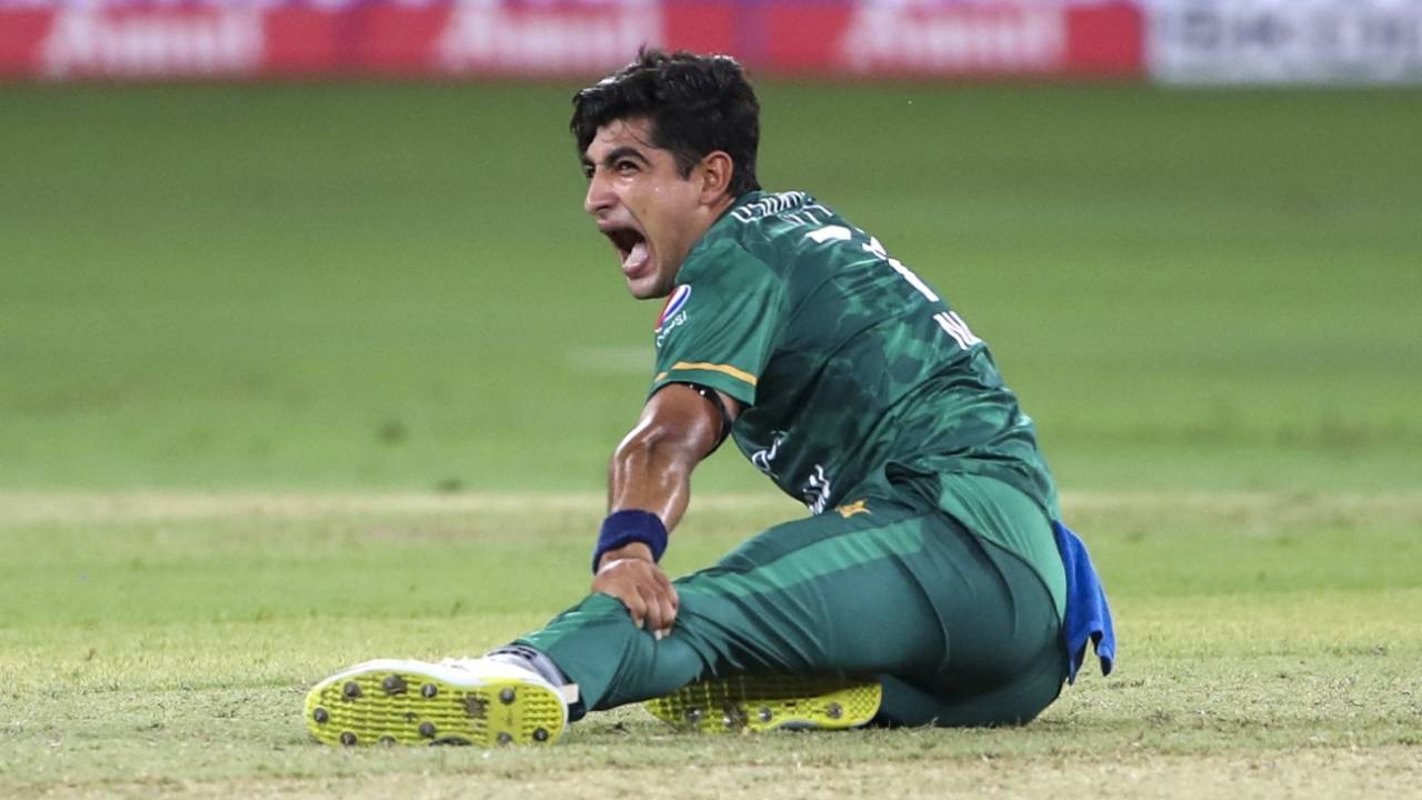 शाहीन अफ़रीदी की अनुपस्थिति में नसीम पाकिस्तान के मुख्य तेज़ गेंदबाज़ों में से एक थे&nbsp;&nbsp;&bull;&nbsp;&nbsp;AFP/Getty Images