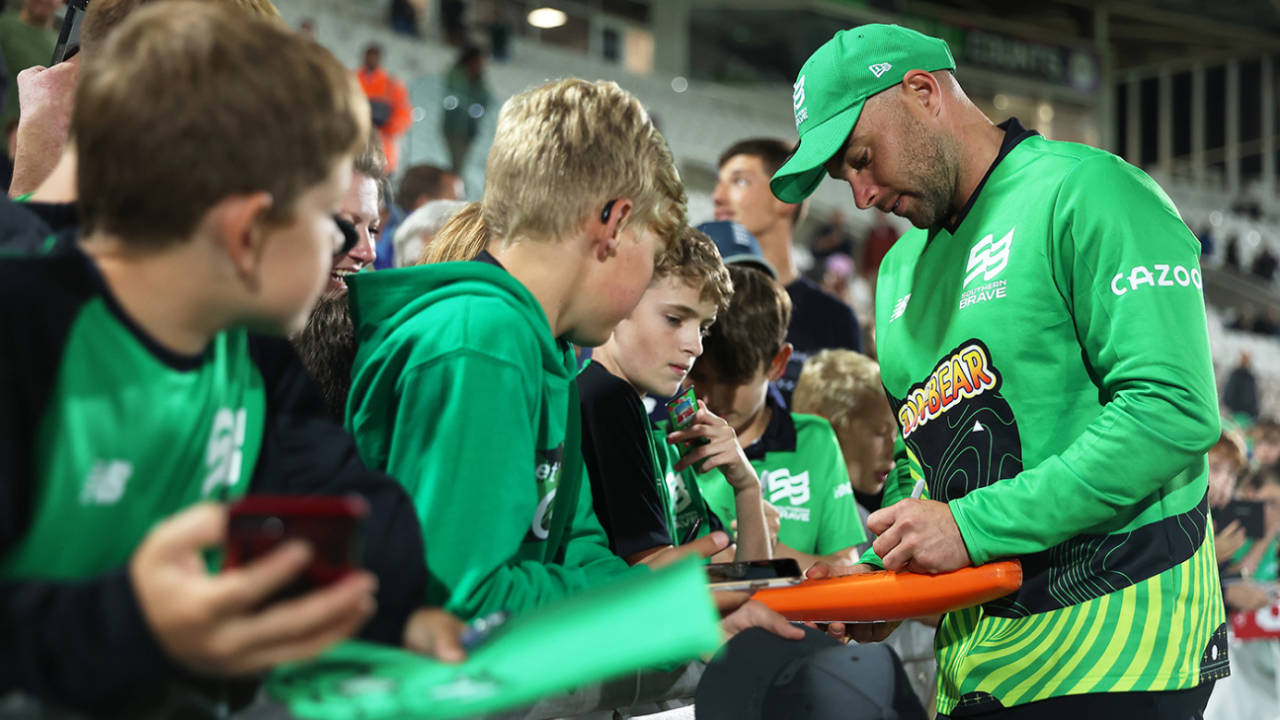 Jake Lintott signs autographs at the Ageas Bowl&nbsp;&nbsp;&bull;&nbsp;&nbsp;ECB/Getty Images