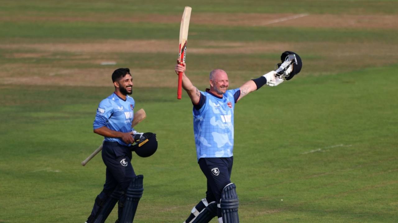 Darren Stevens takes the plaudits after guiding Kent into the Royal London Cup final, Hampshire vs Kent, Ageas Bowl, August 30, 2022
