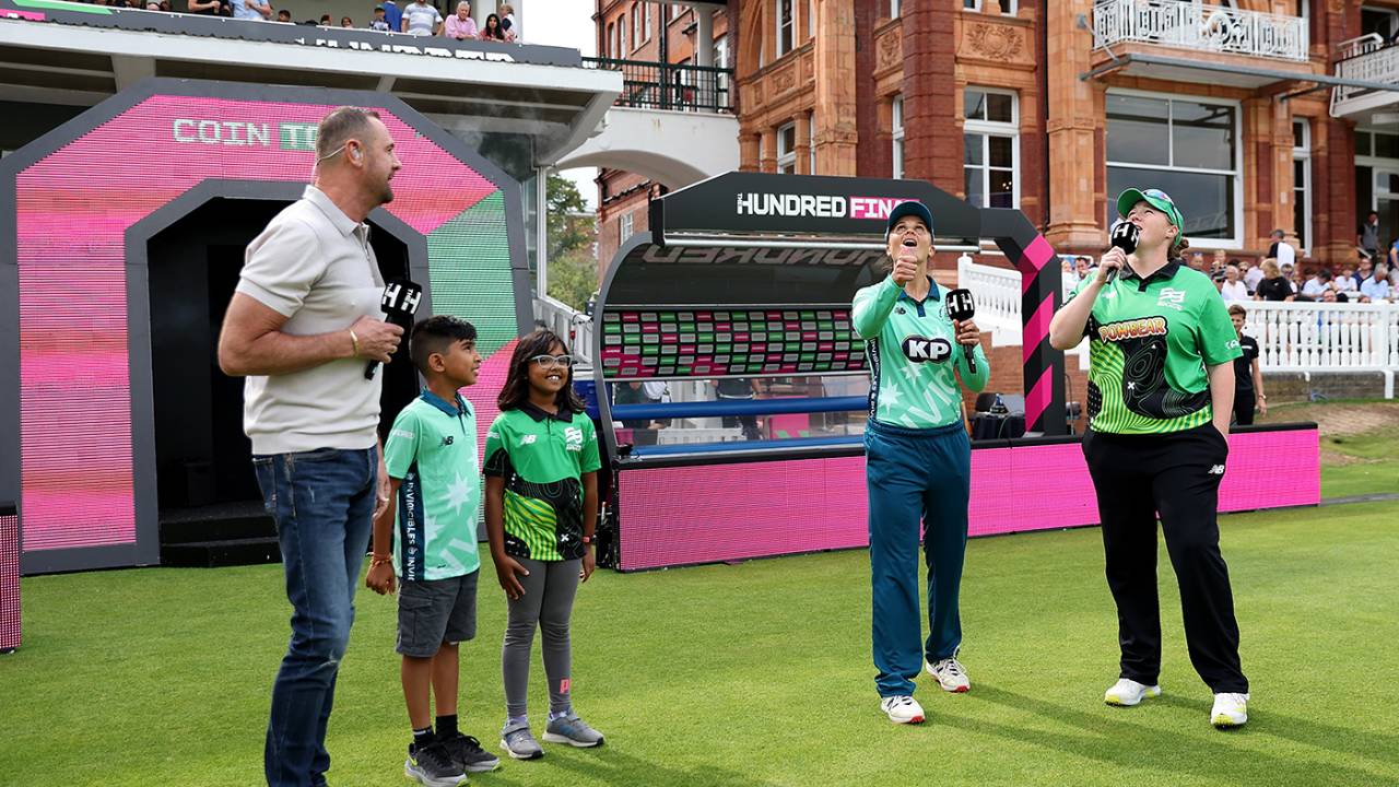 Suzie Bates tosses the coin as Anya Shrubsole and Simon Doull look on