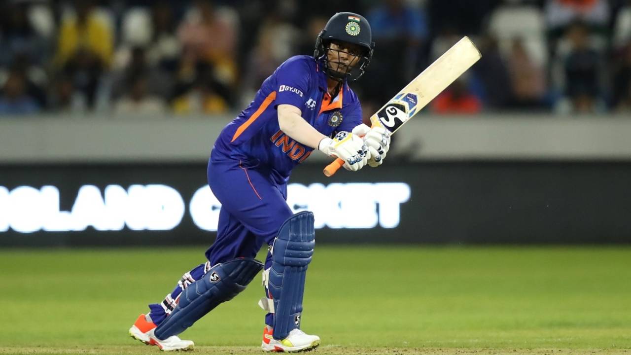 Deepti Sharma played a good, unbeaten hand of 29 off 24 after walking in at No. 7, England vs India, 1st women's T20I, Chester-le-Street, September 10, 2022