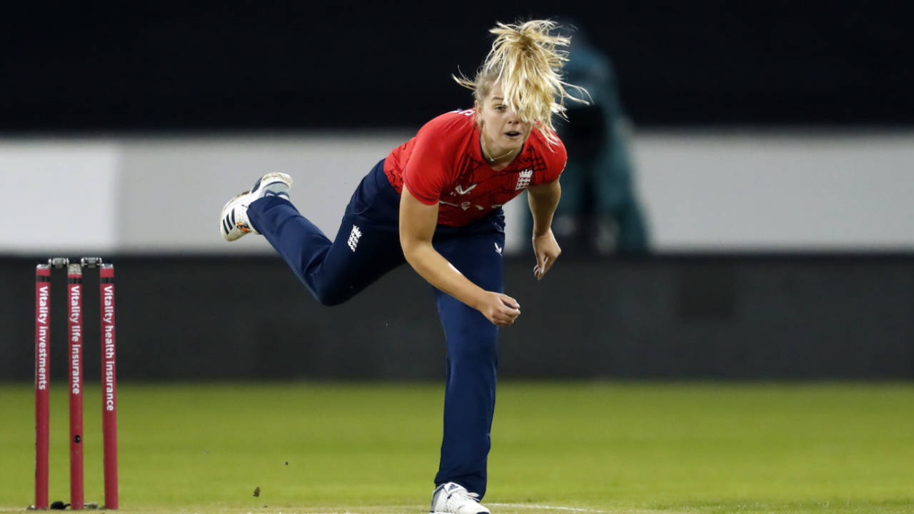 Freya Davies in her action, England vs India, 1st women's T20I, Chester-le-Street, September 10, 2022
