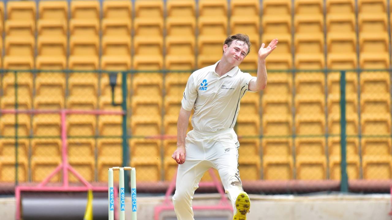 Matthew Fisher picked up four wickets in the first innings, India A vs New Zealand A, 3rd unofficial Test, Bengaluru, 1st day, September 15, 2022