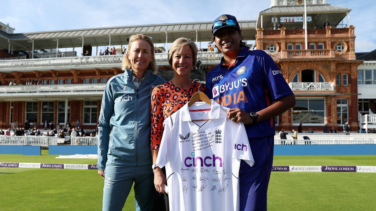 Head Coach Lisa Keightley and ECB Interim Chief Executive Clare Connor present Jhulan Goswami with a signed shirt from the England team