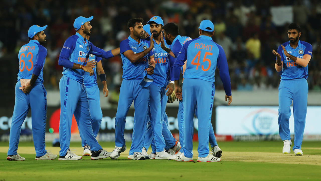 Bhuvneshwar Kumar celebrates after picking up Cameron Green, India vs Australia, 3rd T20I, Hyderabad, September 25, 2022

