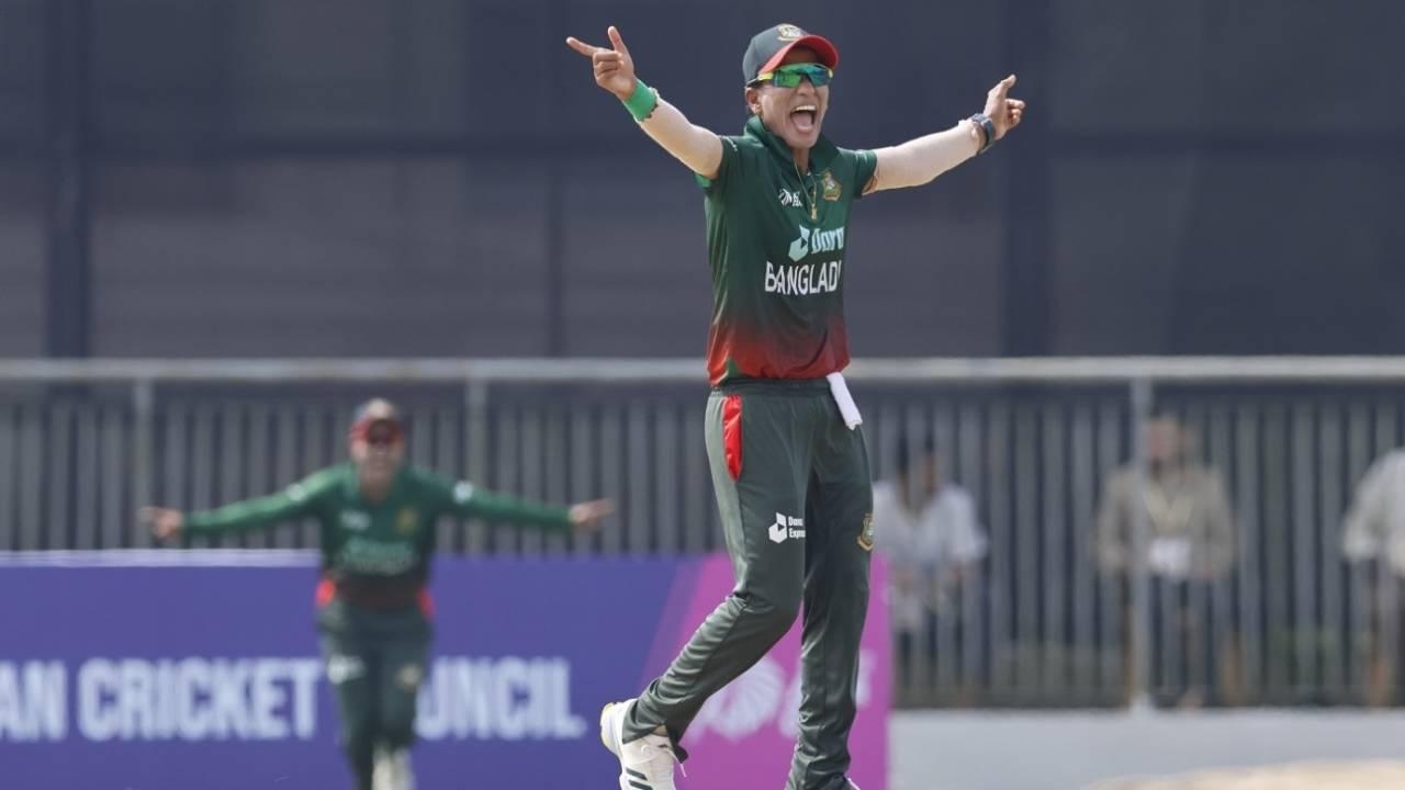 Salma Khatun picked up 1 for 18 off four overs, Bangladesh vs Thailand, Women's T20 Asia Cup, Sylhet, October 1, 2022
