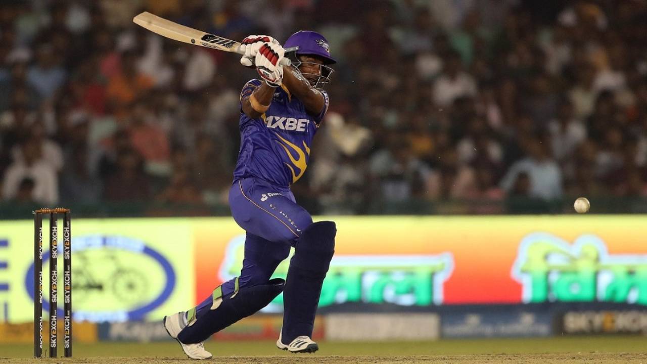 Mahela Udawatte smacks one down the ground, India Legends v Sri Lanka Legends, Final, Road Safety World Series, Raipur, 1 October, 2022