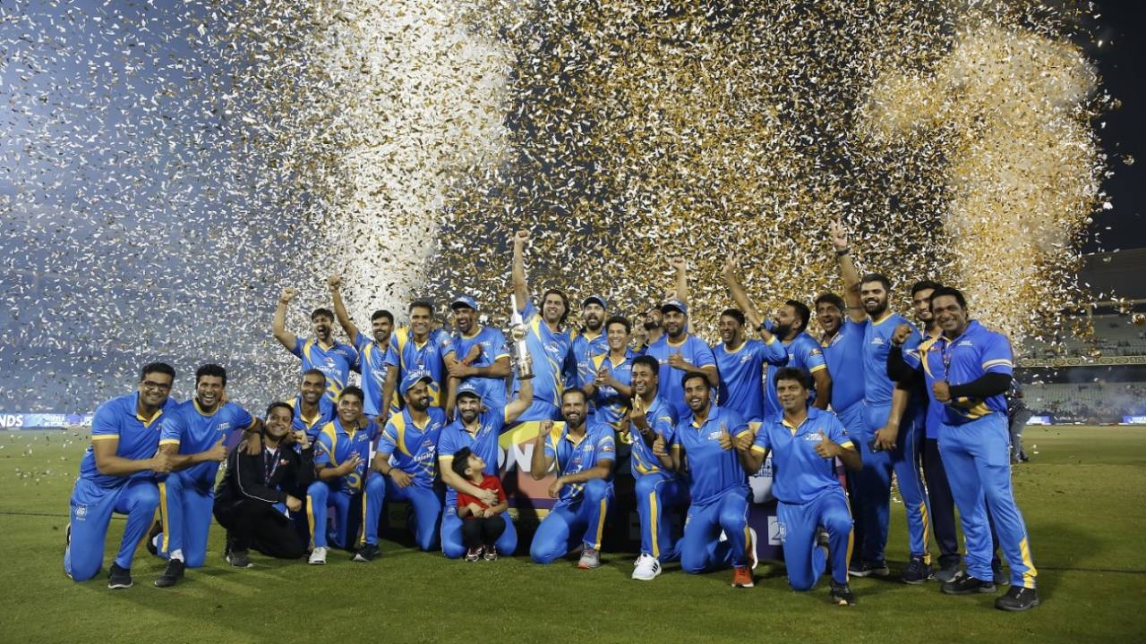 India Legends celebrate their victory, India Legends vs Sri Lanka Legends, final, Raipur, Road Safety World Series, October 1, 2022