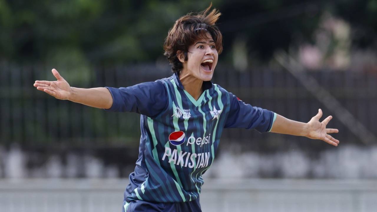 Diana Baig appeals for a wicket, Bangladesh vs Pakistan, Women's Asia Cup 2022, Sylhet, October 3, 2022