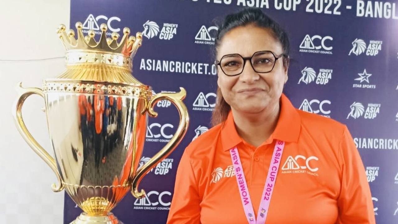 Saleema Imtiaz poses with the Women's Asia Cup trophy