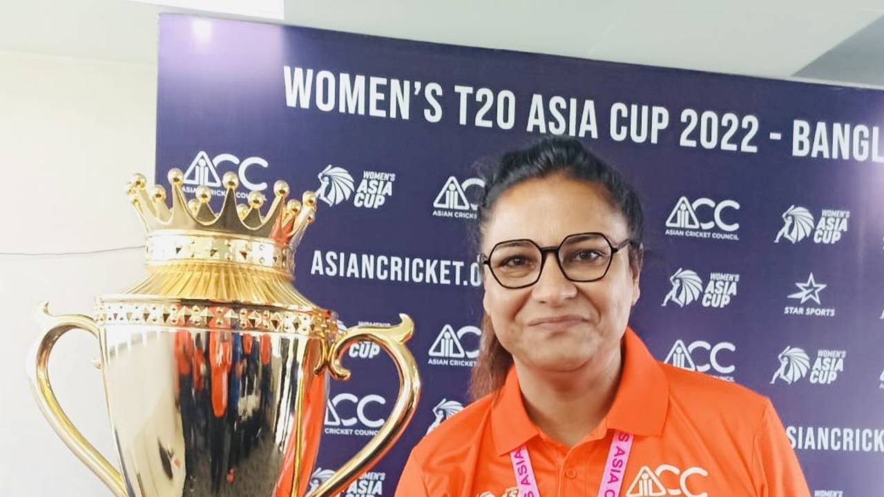Saleema Imtiaz poses with the Women's Asia Cup trophy