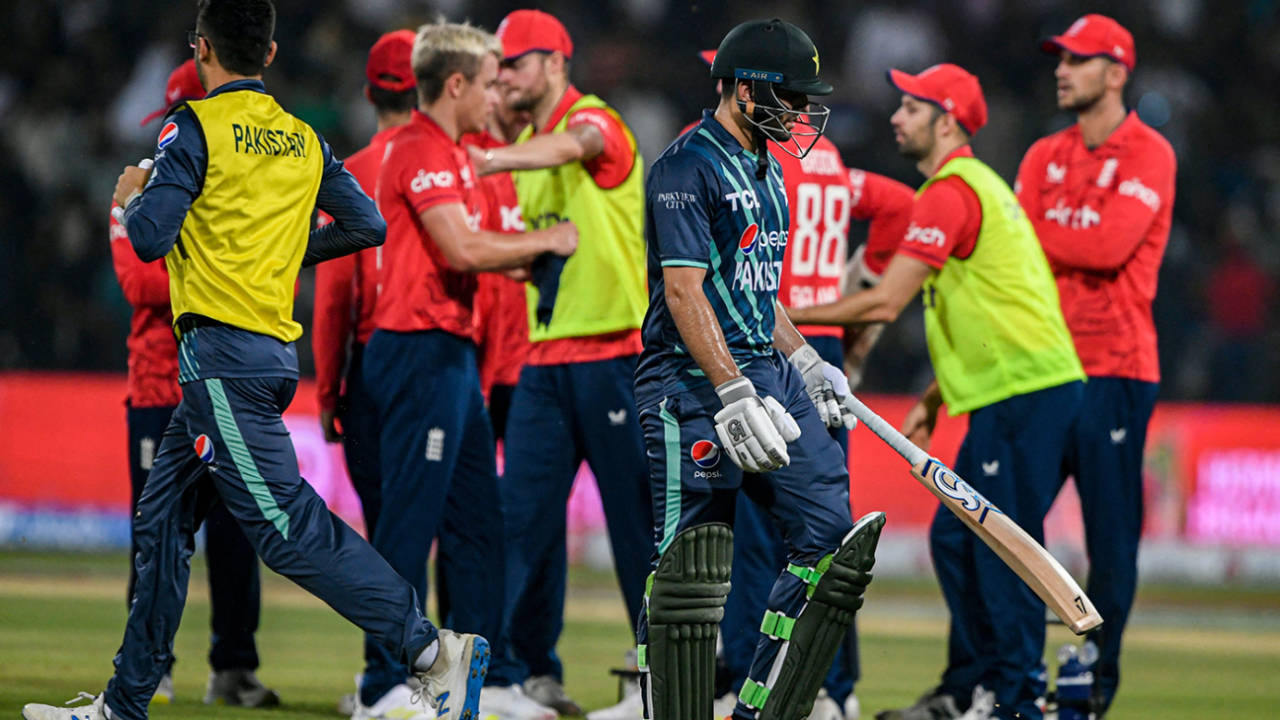 Haider Ali walks off after being dismissed, Pakistan vs England, 6th T20I, Lahore, September 30, 2022