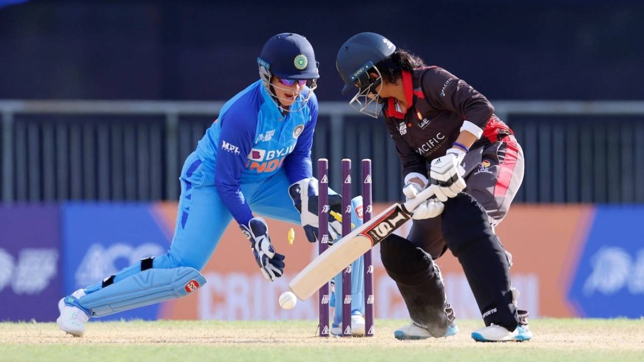 Natasha Cherriath loses her stumps to Rajeshwari Gayakwad, India vs UAE, Women's Asia Cup, Sylhet, October 4, 2022