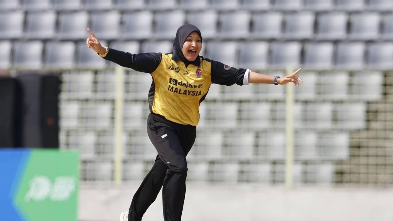 Ainna Hamizah Hashim celebrates dismissing Chamari Athapaththua, Malaysia vs Sri Lanka, Sylhet, Women's Asia Cup, October 8, 2022