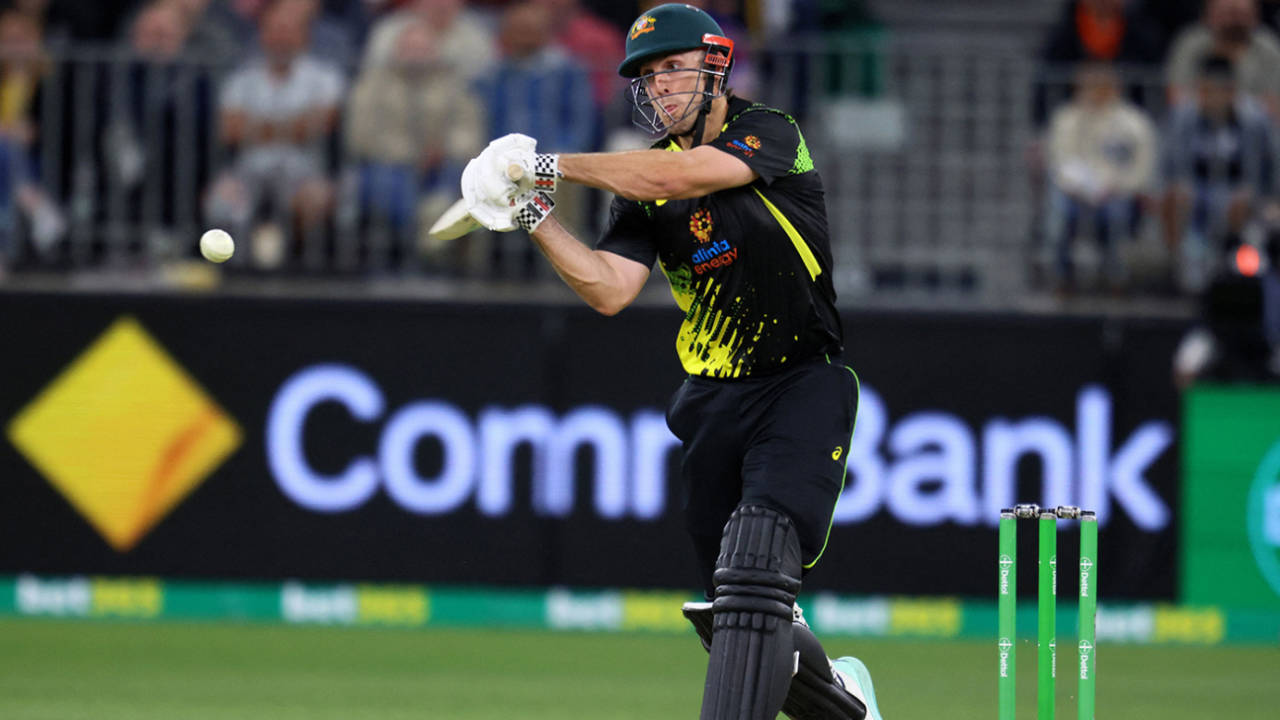 Mitch Marsh piles into a pull, England vs Australia, 1st T20I, Perth, October 9, 2022