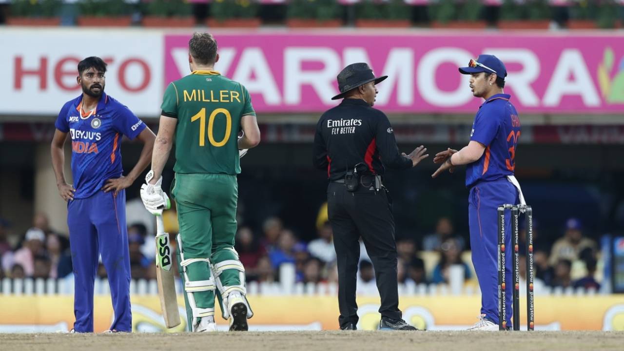 Mohammed Siraj and David Miller exchange looks, as Ishan Kishan argues with umpire Virender Sharma regarding a decision India vs South Africa, 2nd ODI, Ranchi, October 9, 2022

