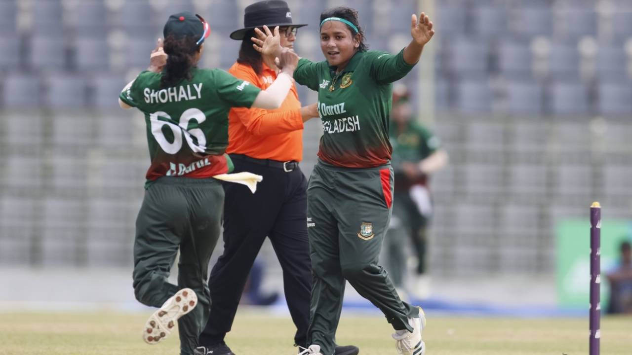 Sanjita Akter Meghla celebrates after dismissing Harshitha Samarawickrama, Sri Lanka vs Bangladesh, Women's T20 Asia Cup, Sylhet, October 10, 2022