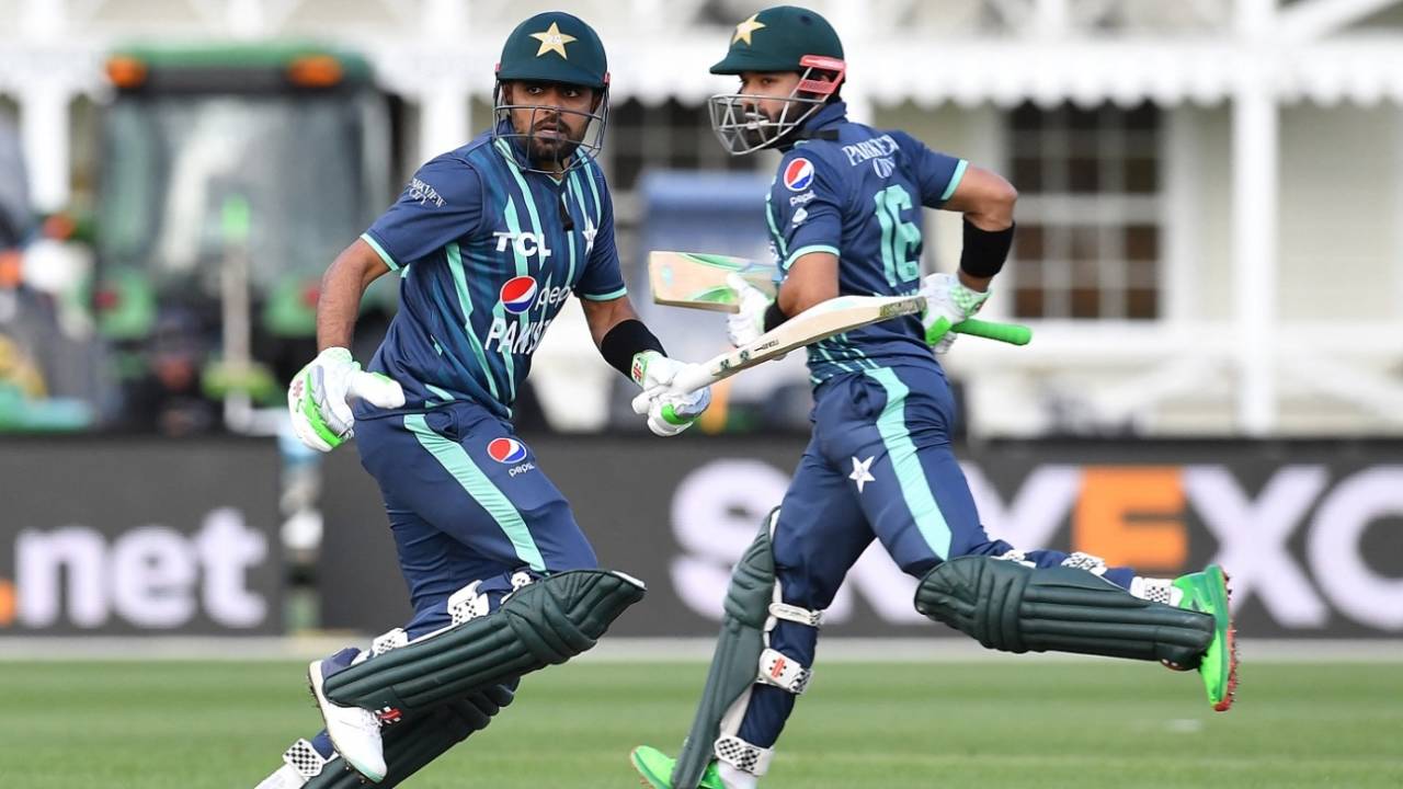 Babar Azam and Mohammad Rizwan run between the wickets, Bangladesh vs Pakistan, 6th match, New Zealand tri-series, Christchurch, October 13, 2022