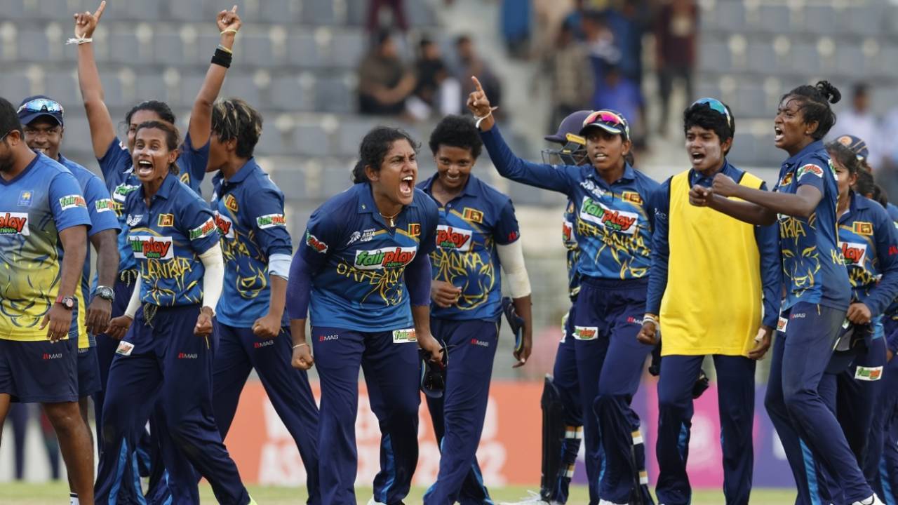 Chamari Athapaththu lets it out after Sri Lanka managed a thrilling win, 2nd semi-final, Women's T20 Asia Cup, Sylhet, October 13, 2022