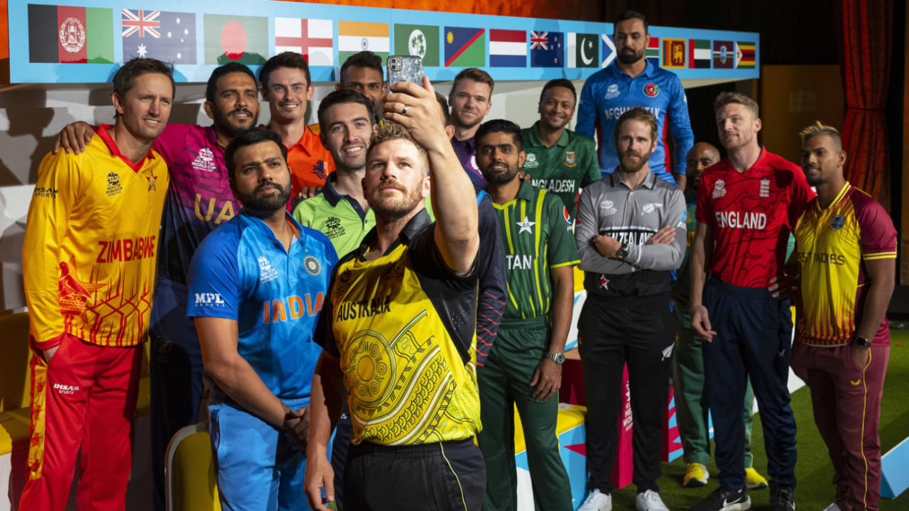 All the captains at the 2022 Men's T20 World Cup get together for a selfie, Men's T20 World Cup, Melbourne, October 15, 2022