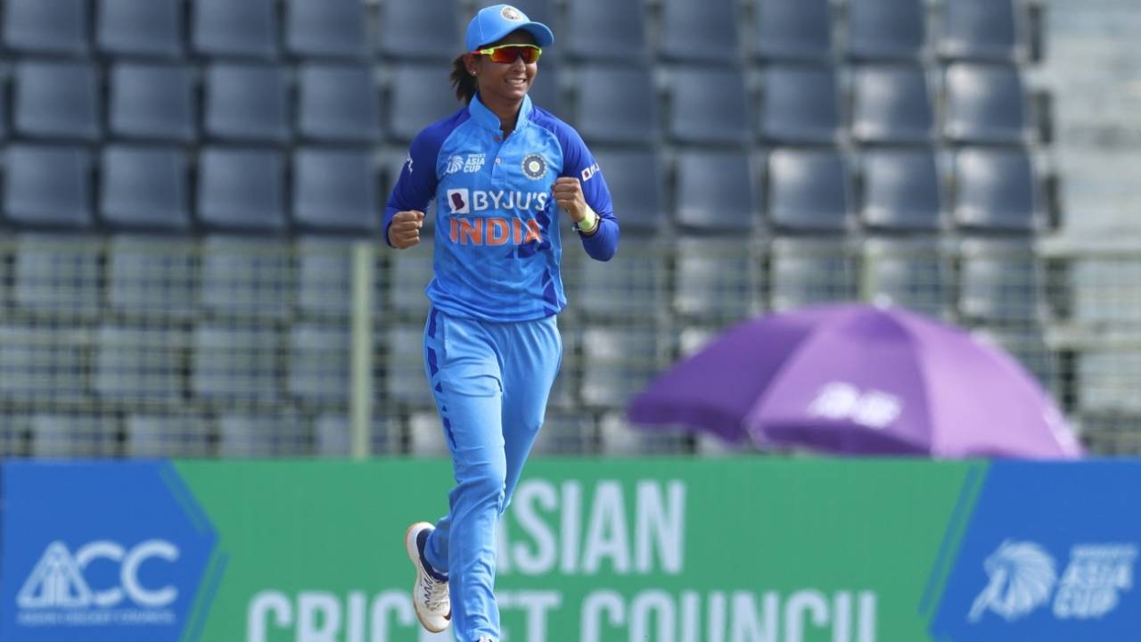 Harmanpreet Kaur jogs to her players in celebration, India vs Sri Lanka, Final, Women's T20 Asia Cup, Sylhet, October 15, 2022