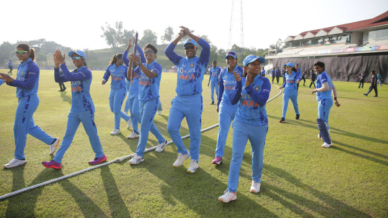 The Indian players have a lap around the ground after winning the Asia Cup, India vs Sri Lanka, Final, Women's Asia Cup, Sylhet, October 15, 2022
