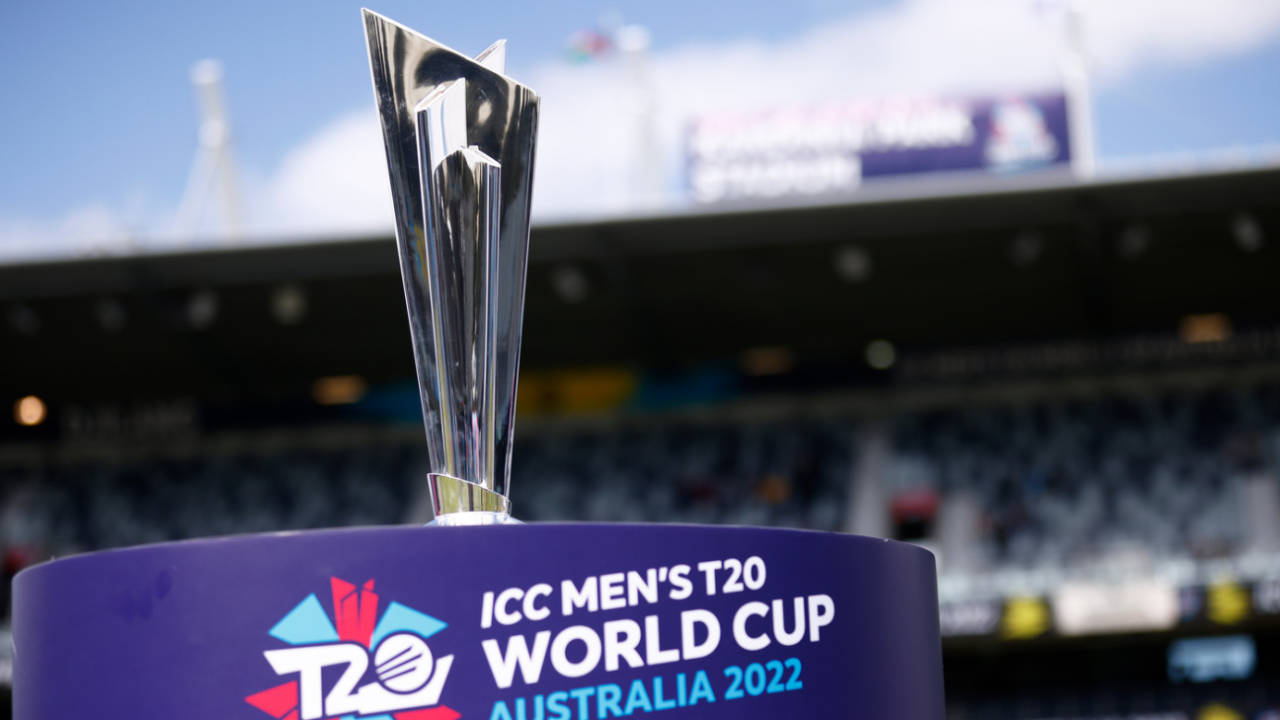 The Men's T20 World Cup trophy on display, Men's T20 World Cup 2022, 1st Round, Group A, Geelong, October 16, 2022