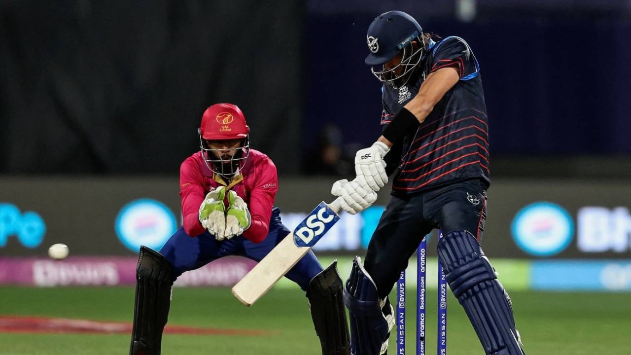 David Wiese slashes at one, Namibia vs UAE, T20 World Cup 2022, Geelong, October 20, 2022