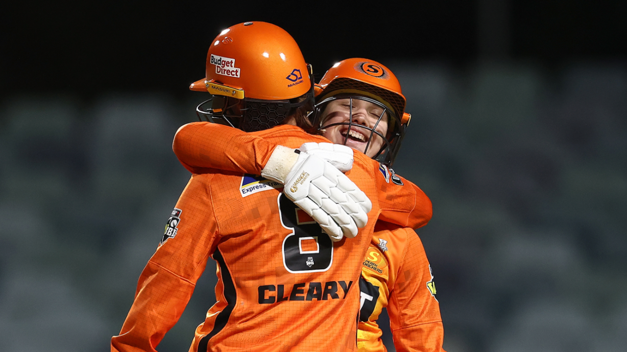 Perth Scorchers held their nerve in a game dominated by the bowlers&nbsp;&nbsp;&bull;&nbsp;&nbsp;Getty Images